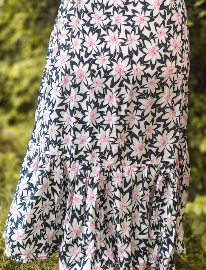 Webware Viskose - Blumenwiese - nachtblau/weiß