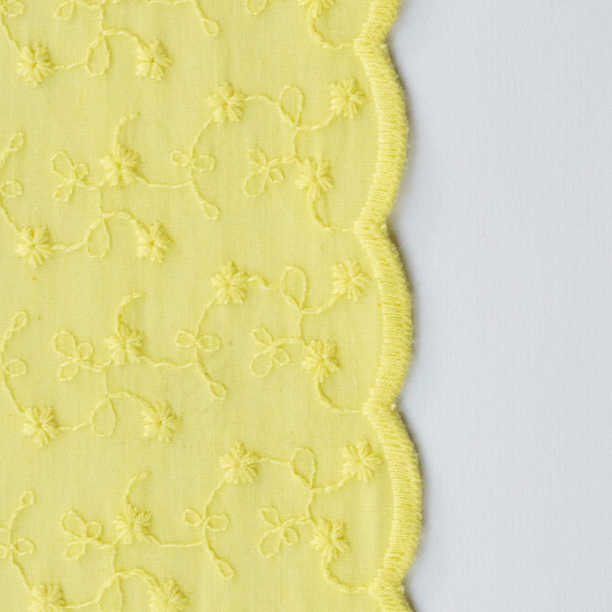 Webware Baumwolle mit Bogenkante Swafing Simone - Blütenstickerei - gelb