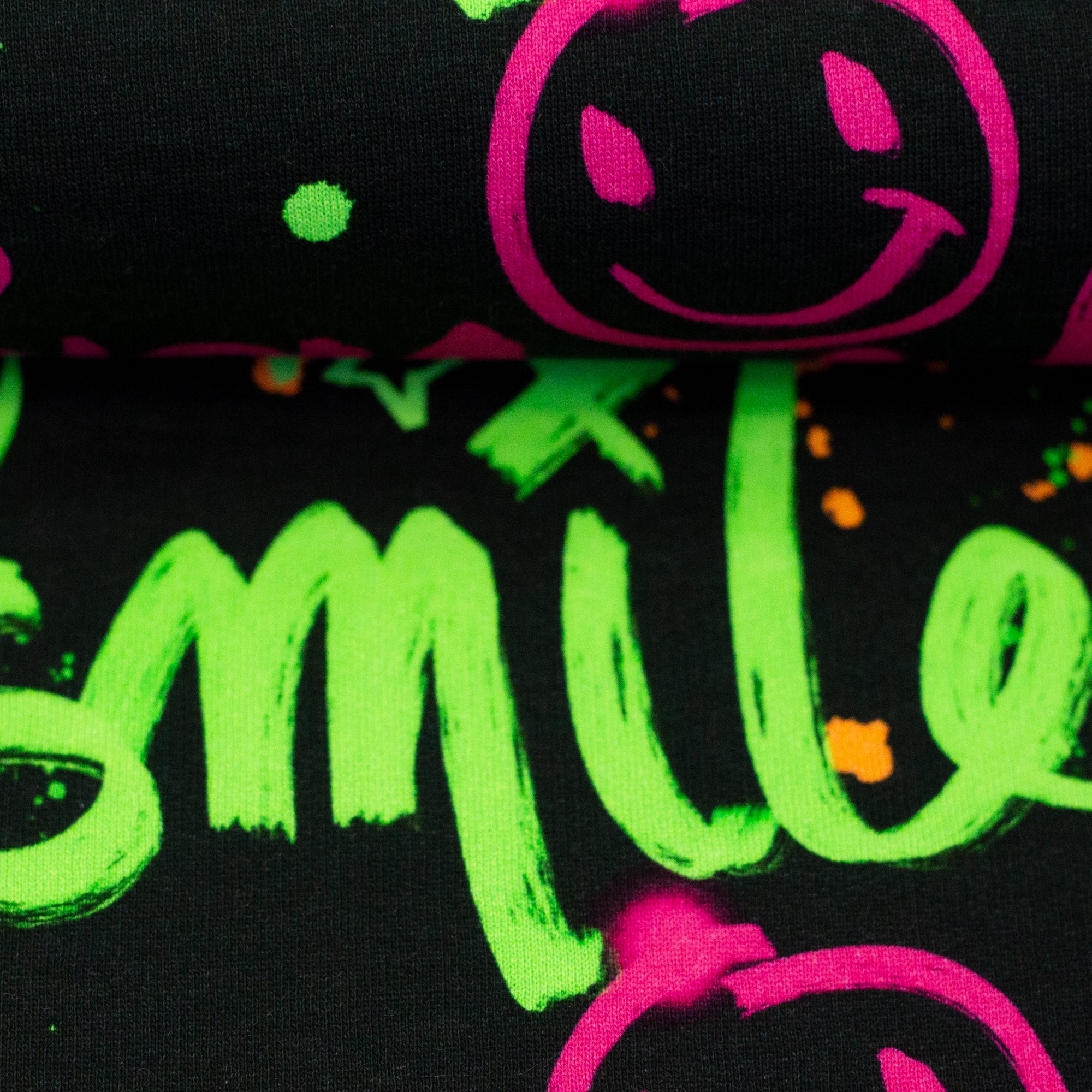 Leicht angerauter Sweat Swafing Happy Smile - Neon Graffiti - schwarz