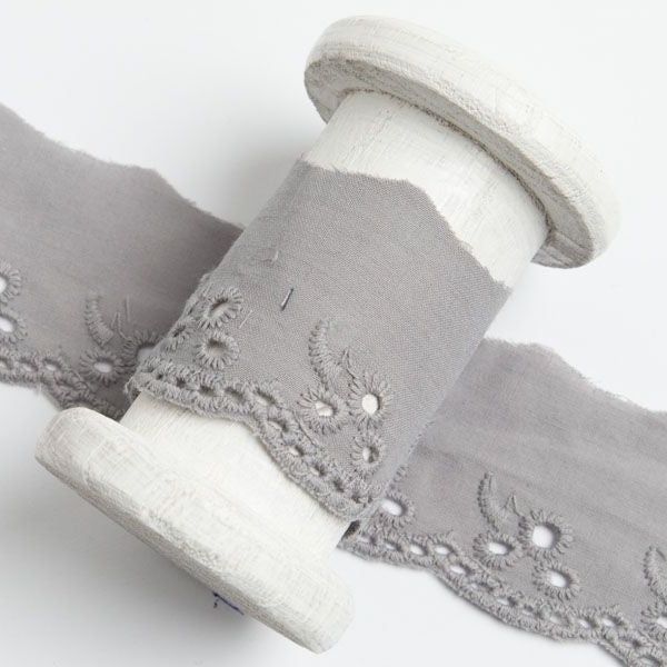 Spitze Broderie Baumwolle ca. 42mm - Blätterzweige