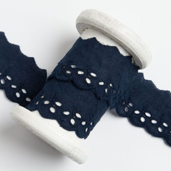 Spitze Broderie Baumwolle ca. 30mm - Blätter