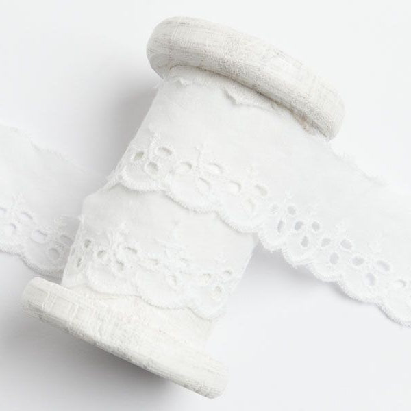 Spitze Broderie Baumwolle ca. 30mm - Blätter