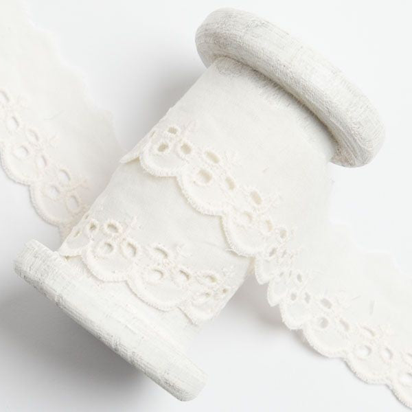 Spitze Broderie Baumwolle ca. 30mm - Blätter