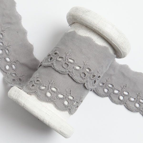 Spitze Broderie Baumwolle ca. 30mm - Blätter