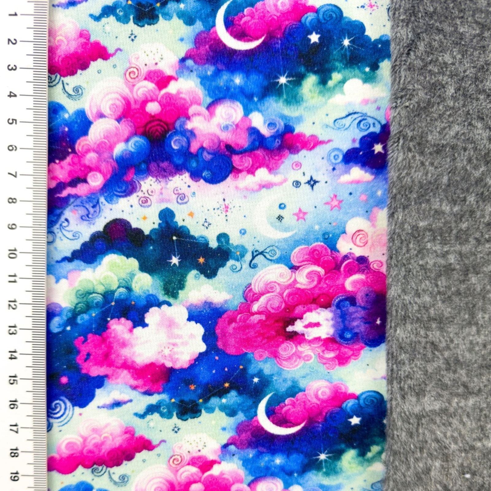 🌙 Alpenfleece Stoff - Nacht - Wolken & Mond