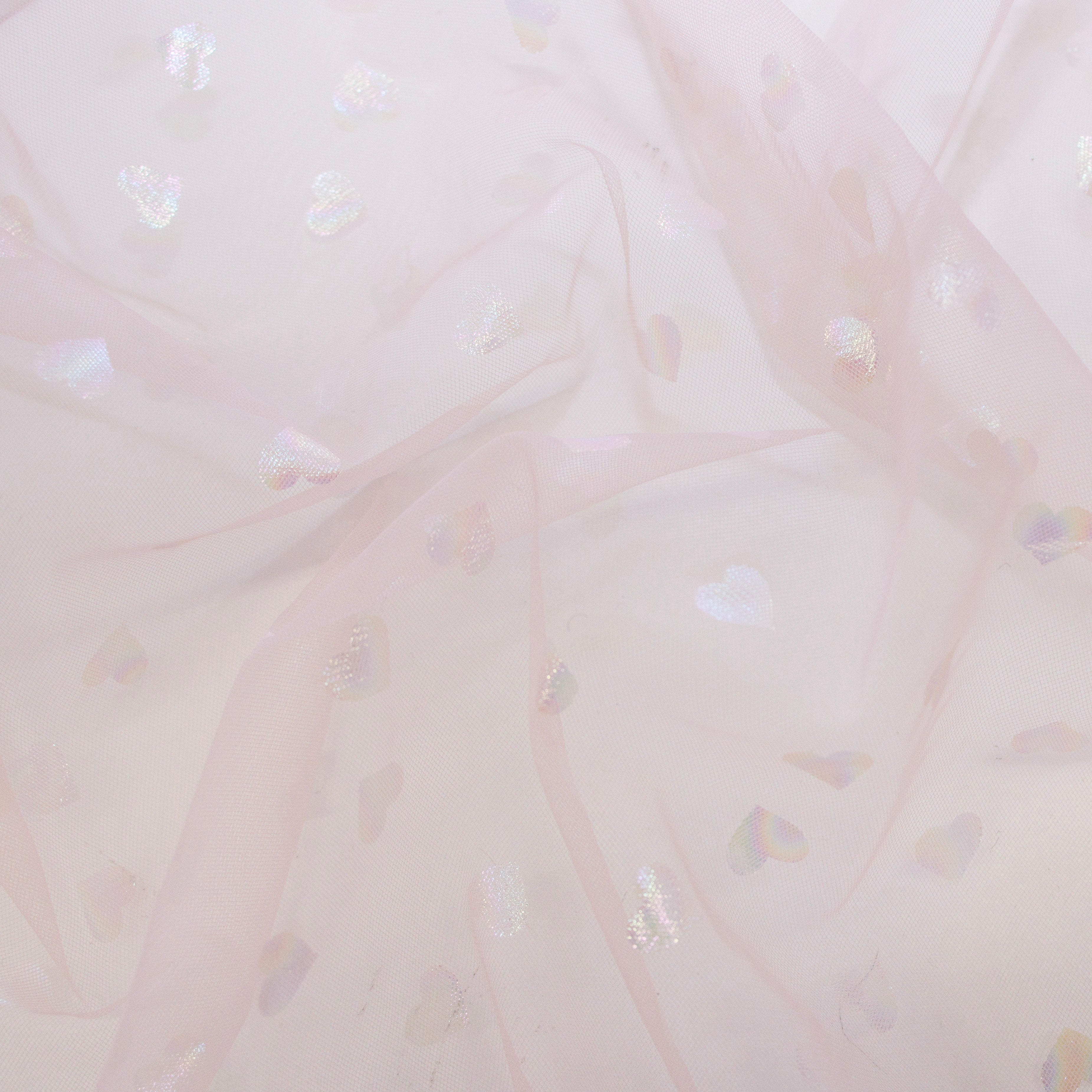 Tüll mit Regenbogenherzen