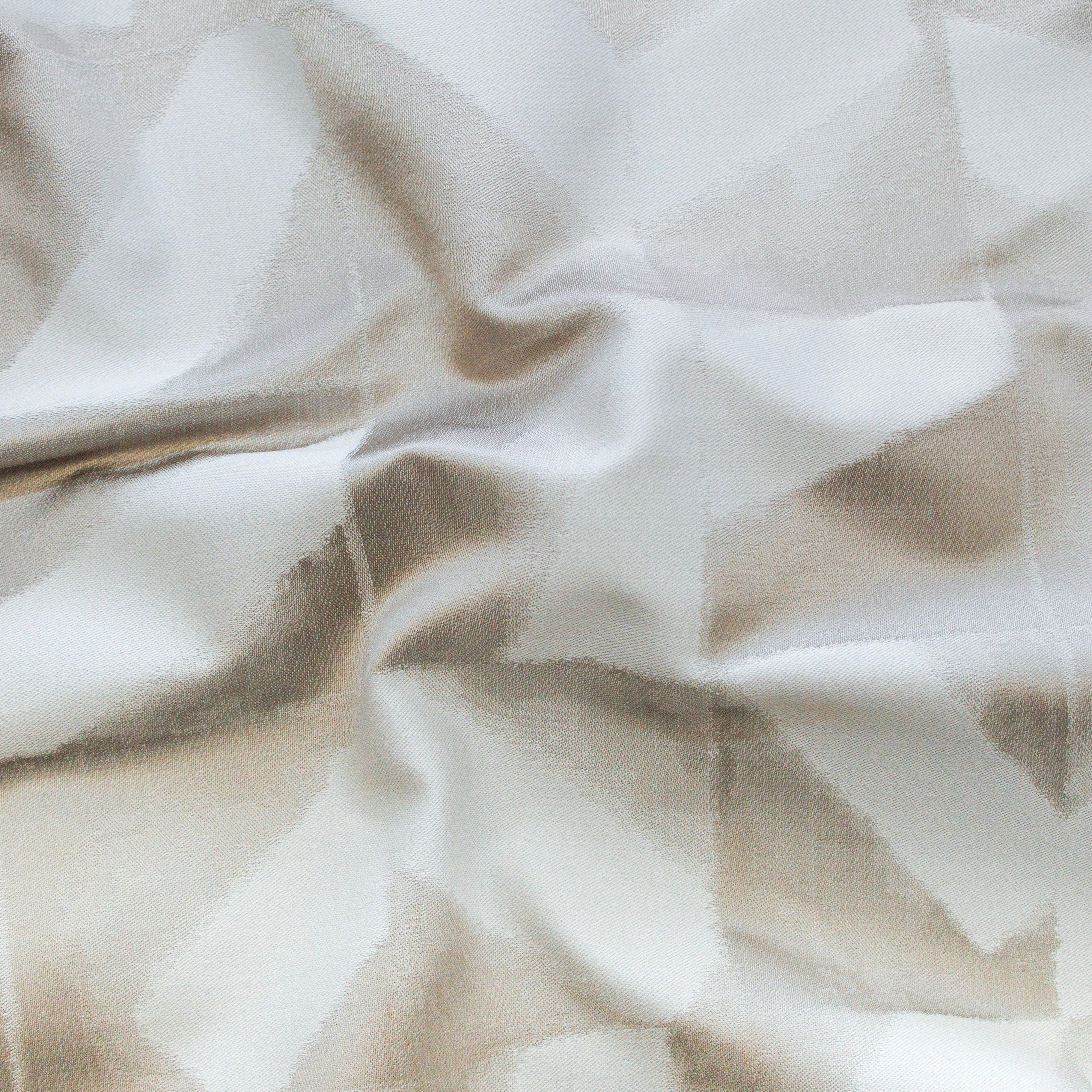 Dekostoff mit reiner Seide - Grafisches Muster