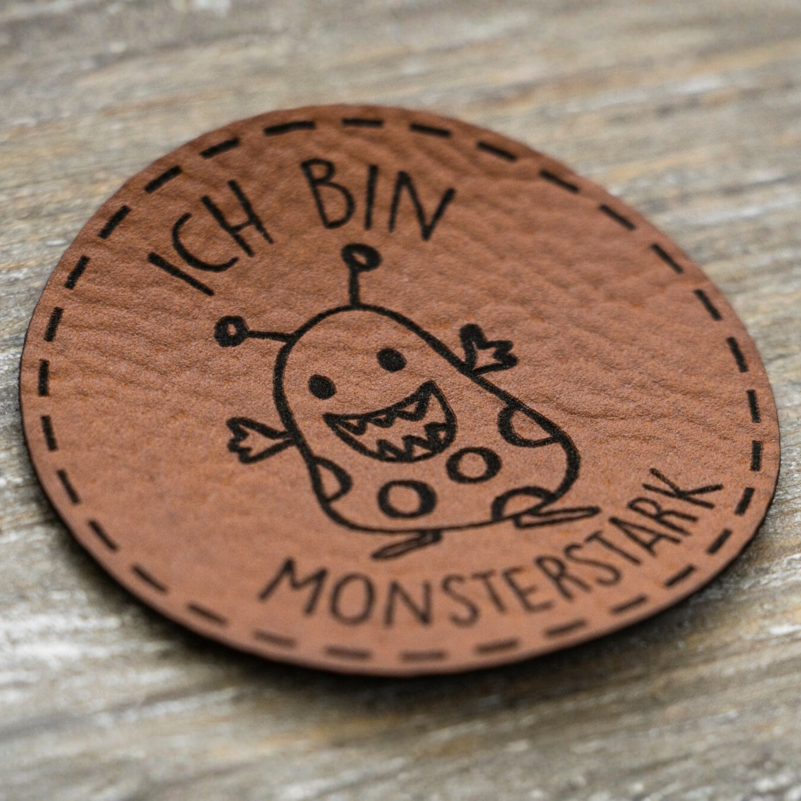 Label Kunstleder KDS - Monsterstark