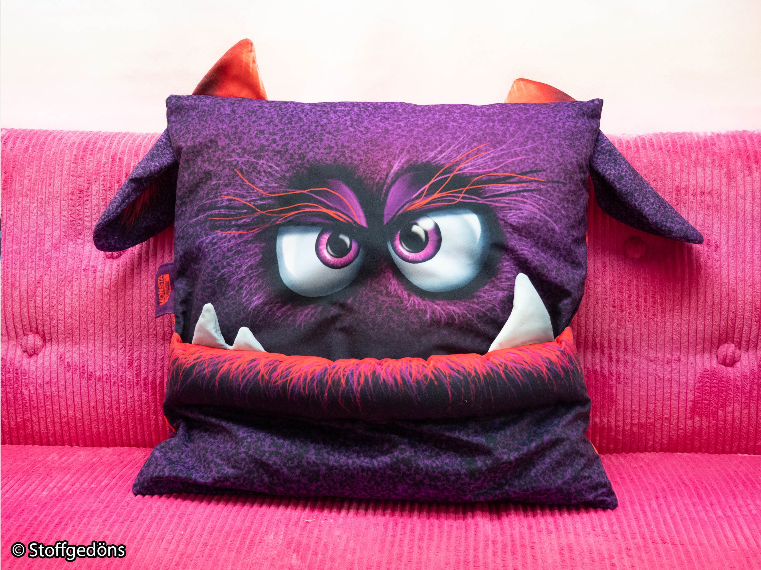 Samt Swafing Kissen PANEL ca. 120 cm x 140 cm MONSTA BAGS by Thorsten Berger - Beere