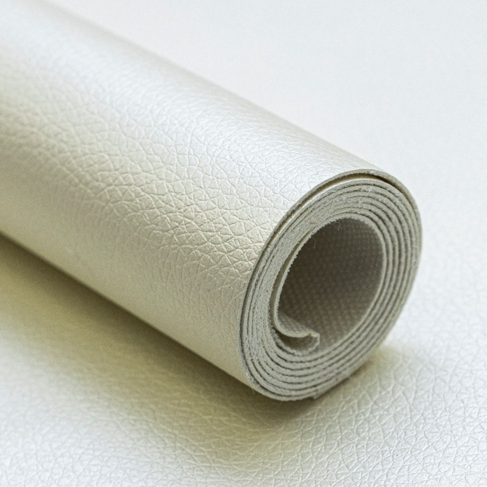 Struktur_Kunstleder_Brilliant_Coupon_ca_50_cm_x_70_cm_-_metallic