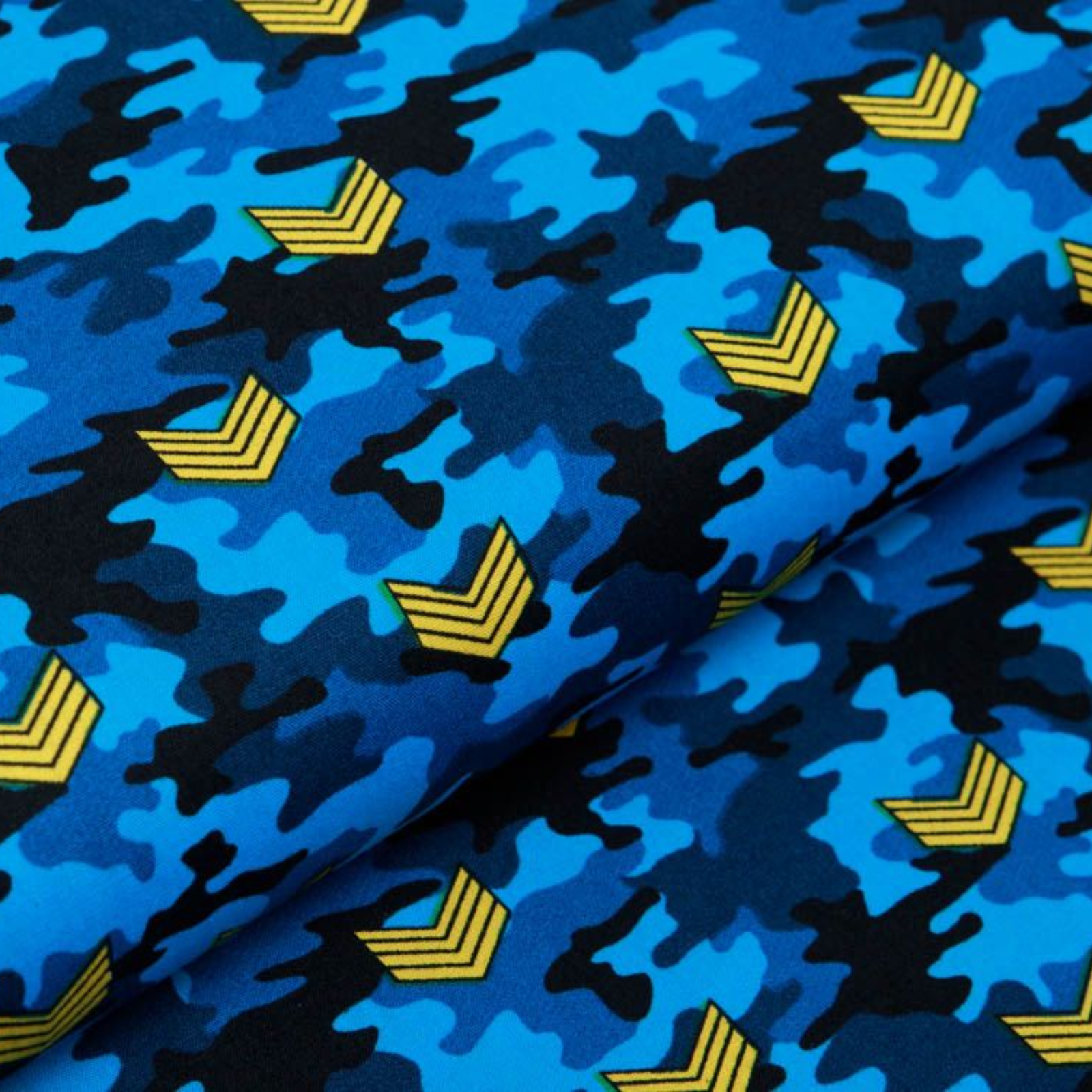 Webware_Baumwolle_Popeline_-_Army-Patches_auf_Camouflage