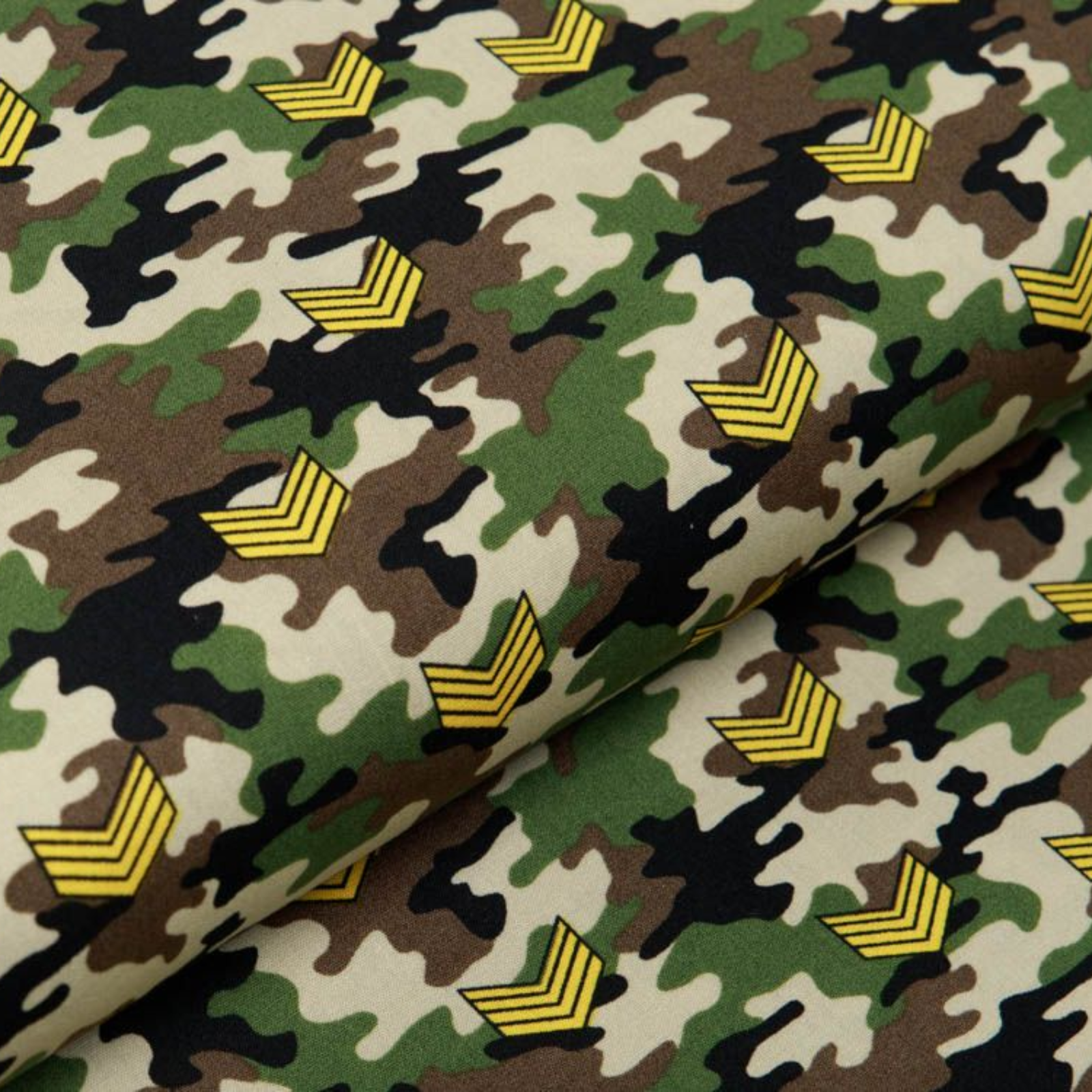 Webware_Baumwolle_Popeline_-_Army-Patches_auf_Camouflage
