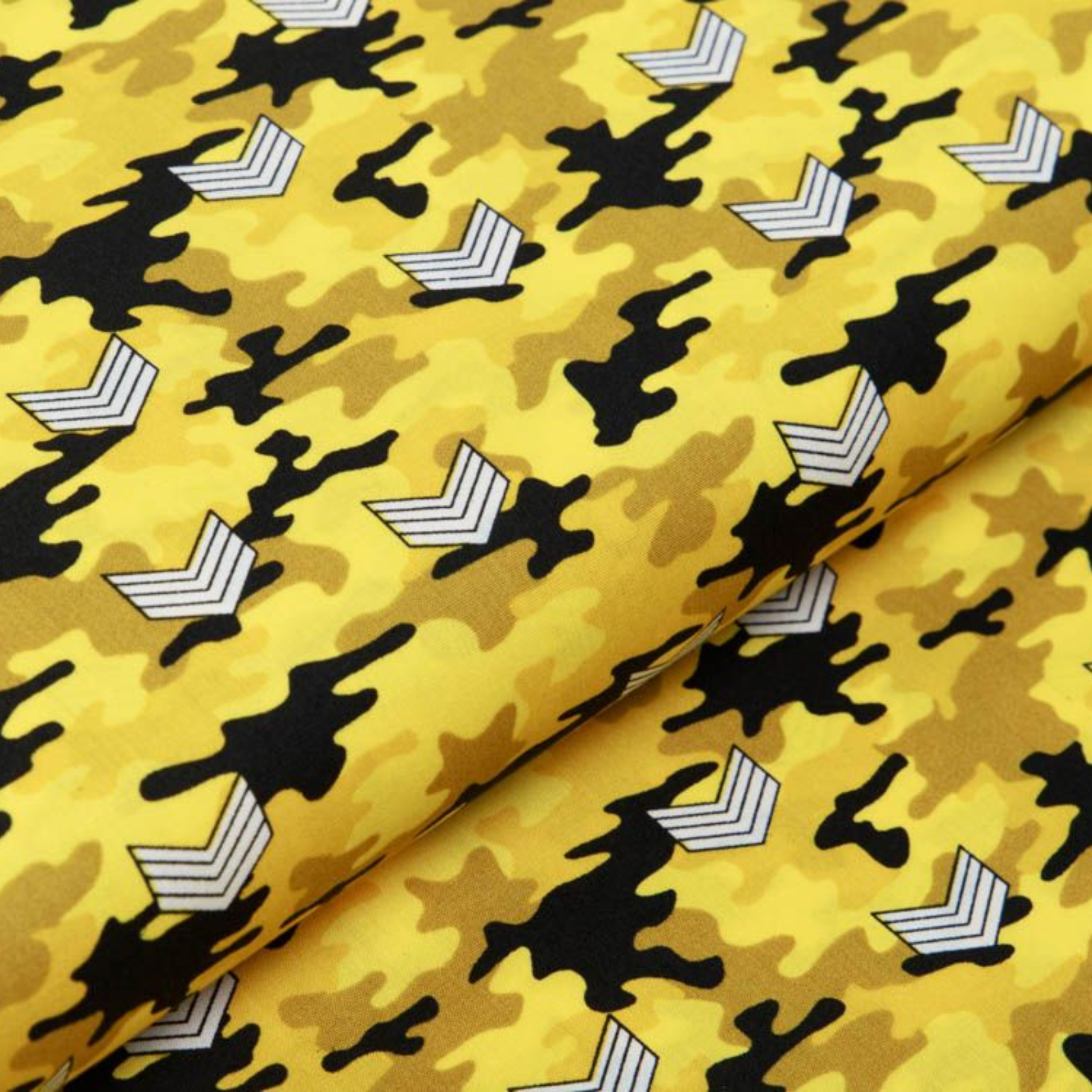 Webware_Baumwolle_Popeline_-_Army-Patches_auf_Camouflage