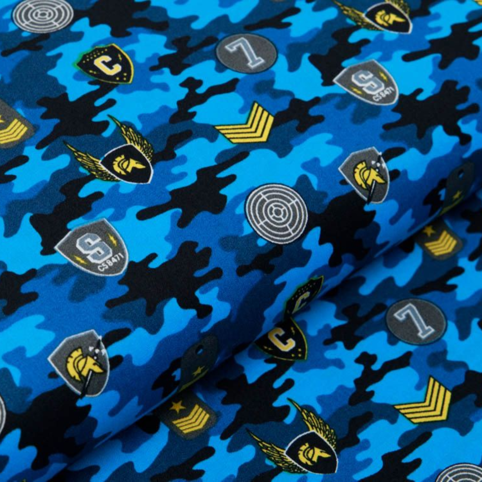 Webware_Baumwolle_Popeline_-_Army-Patches_und_Marken_auf_Camouflage