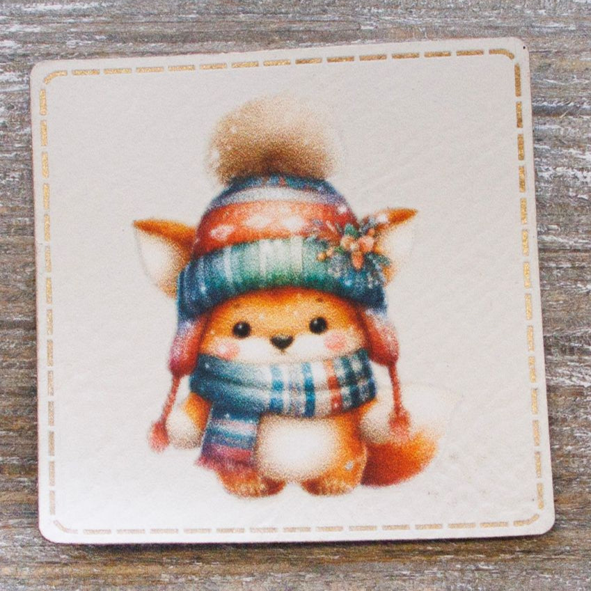 Kunstleder Label – Bunter Fuchs mit Wintermütze