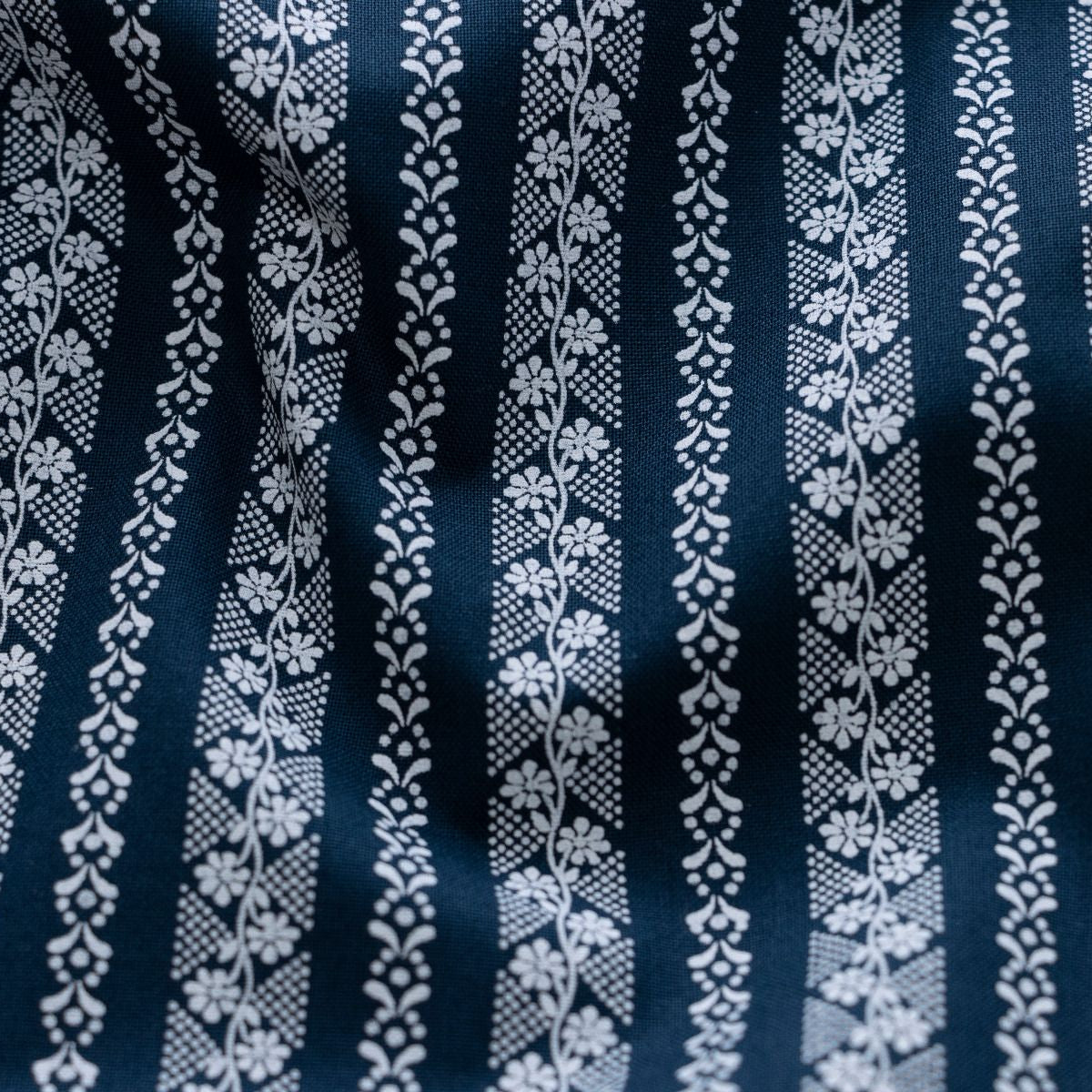 Webware Baumwolle Renforcé mercerisiert für Trachten - florale Streifen