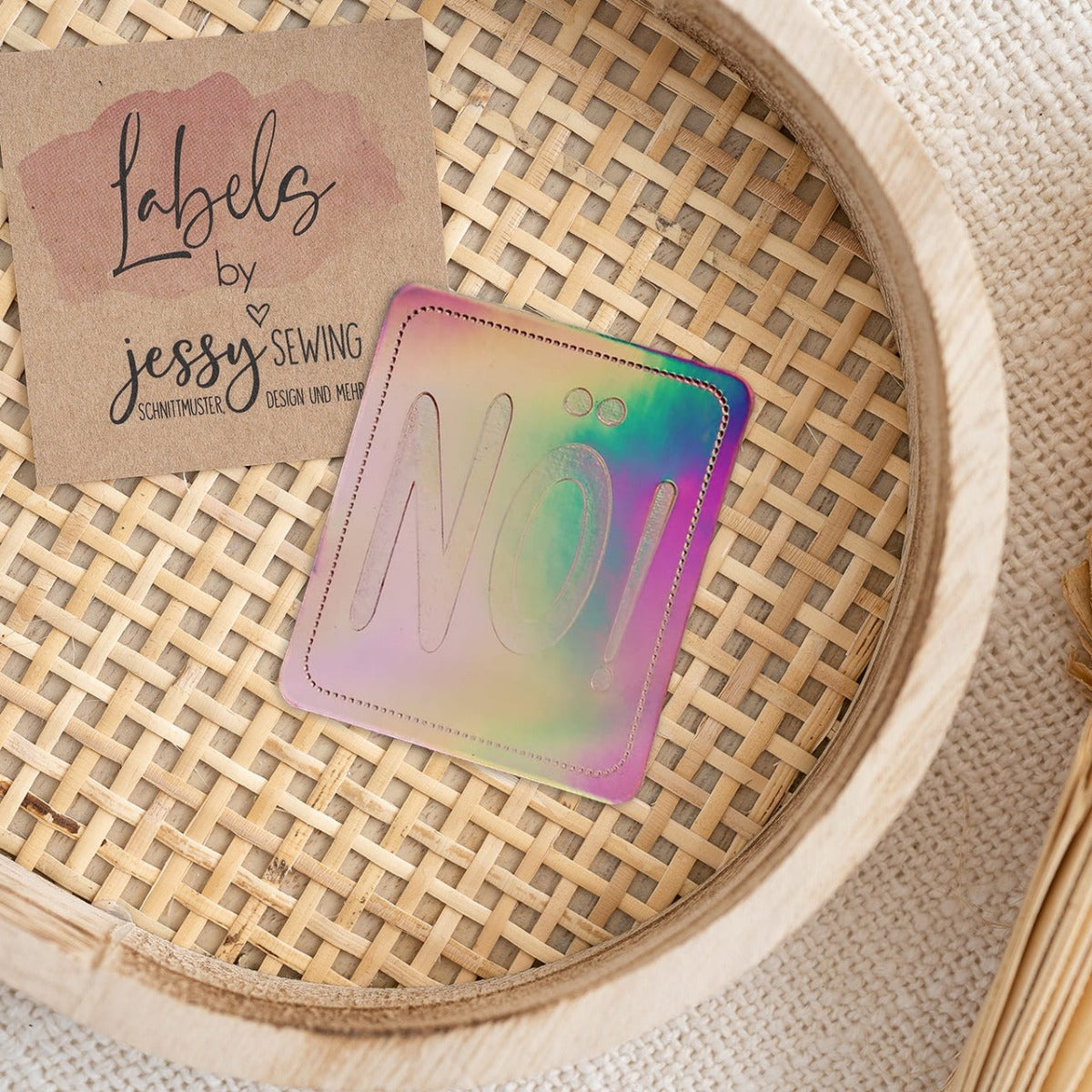 Jessy Sewing Kunstleder-Label Hologramm mit aufgedruckter Nähnaht - "NÖ!" - altrosa