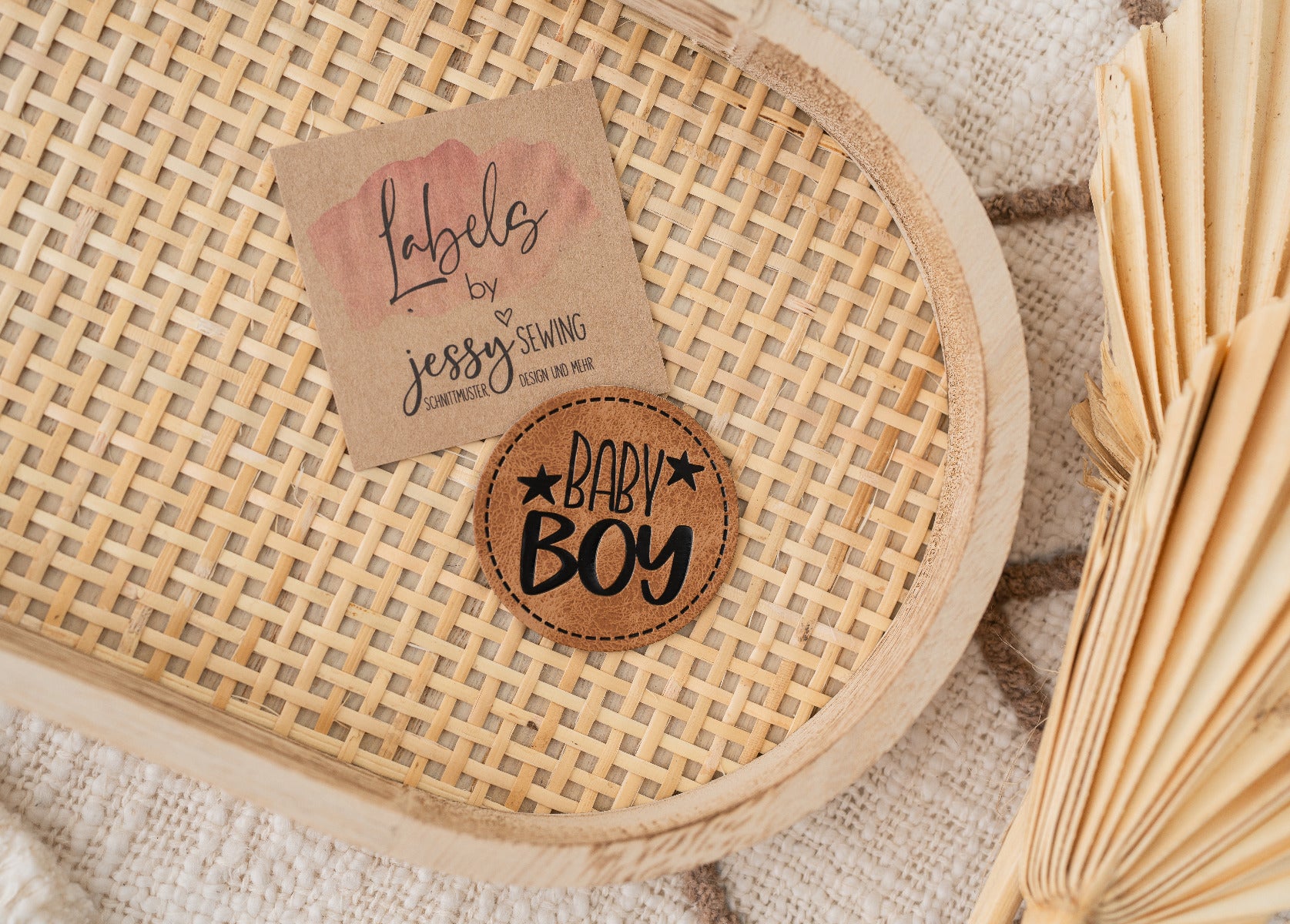 Jessy Sewing Kunstleder-Label mit aufgedruckter Nähnaht - "Baby Boy" - braun