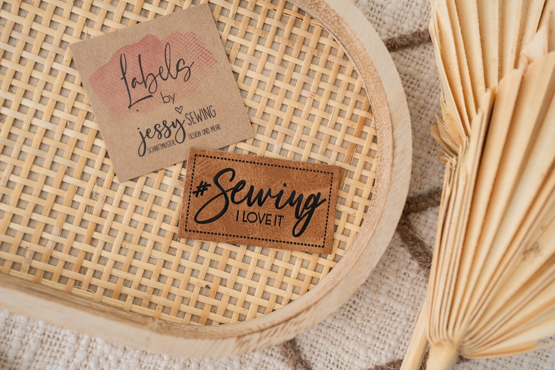 Jessy Sewing Kunstleder-Label mit aufgedruckter Nähnaht - "Sewing- I Love it" - braun
