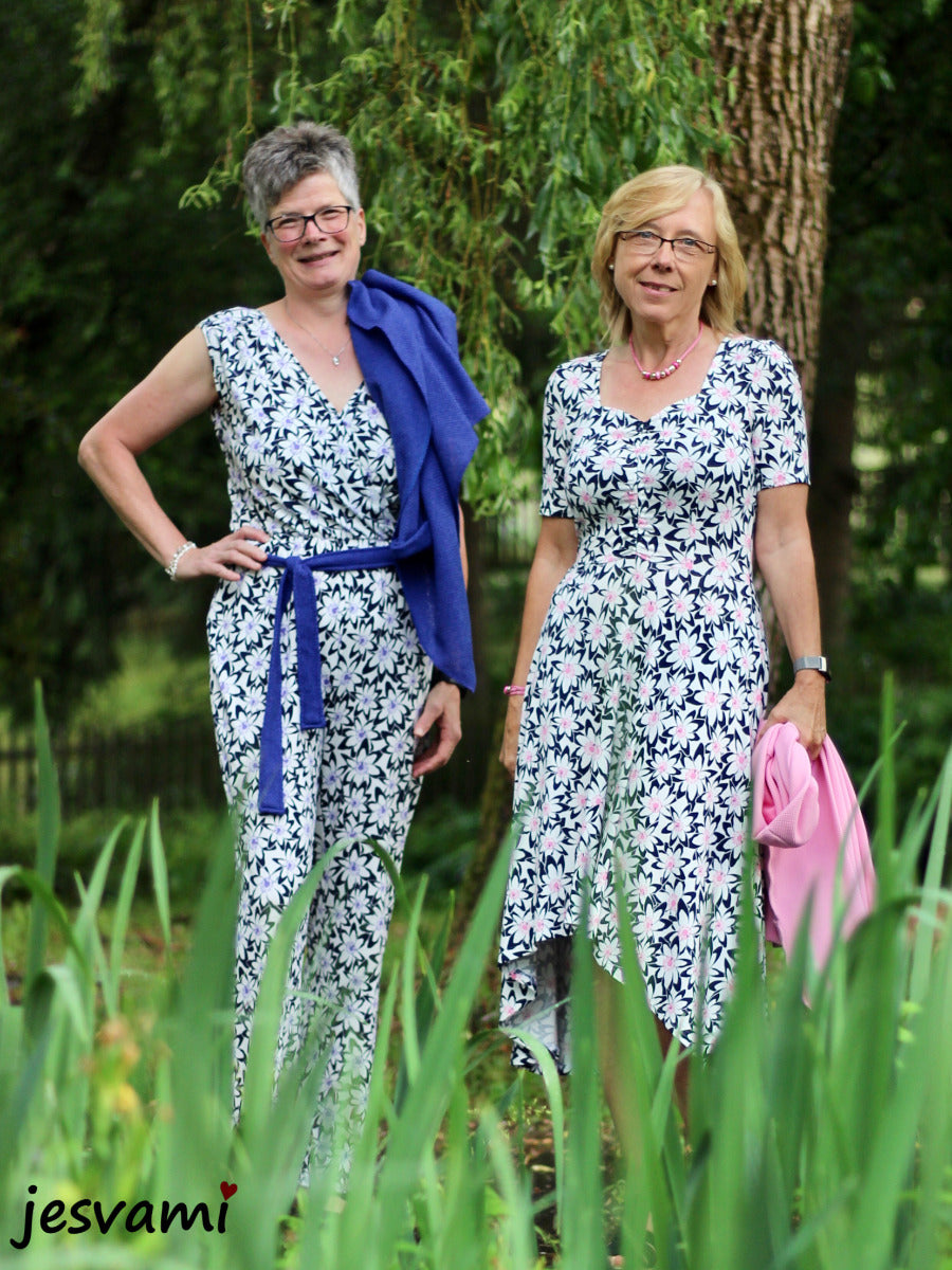 Webware Viskose - Blumenwiese - nachtblau/weiß