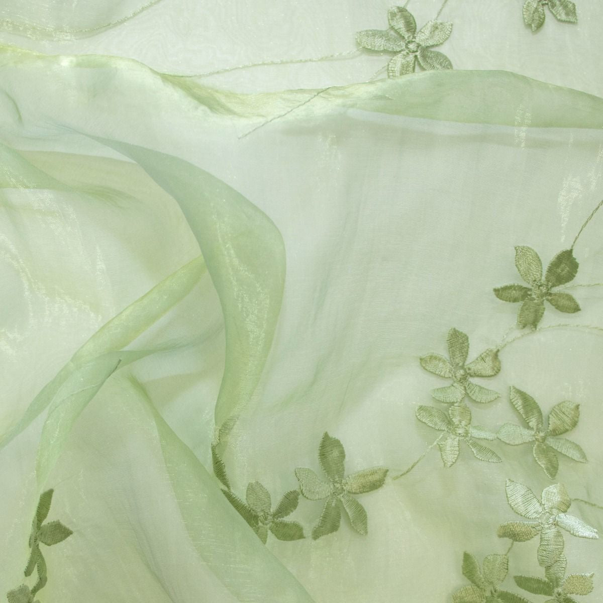 Organza bestickt changierend - Designerstoff aus Spanien - lindgrün