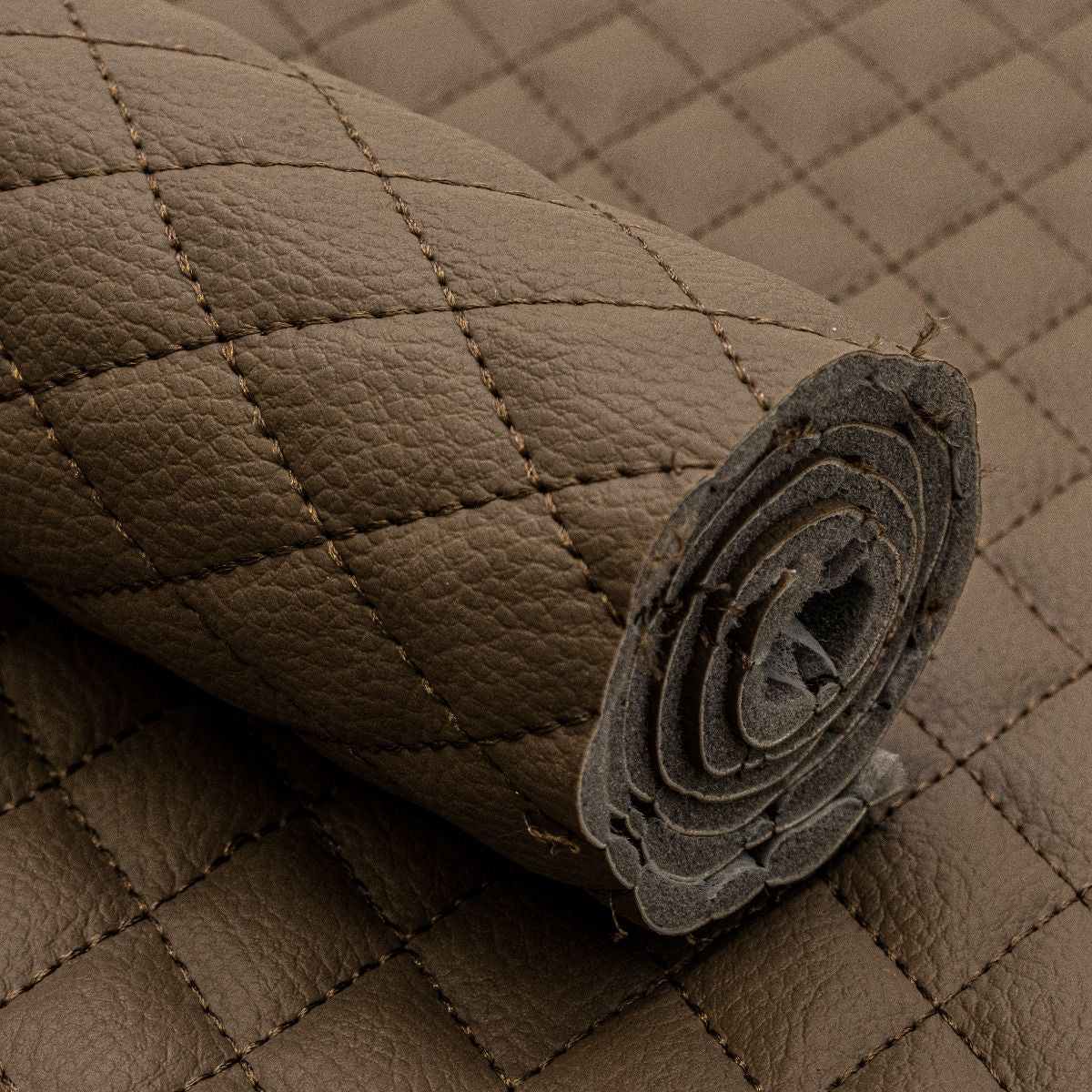 Struktur Kunstleder Coupon ca. 50 cm x 70 cm - Rautenmuster nahtgesteppt