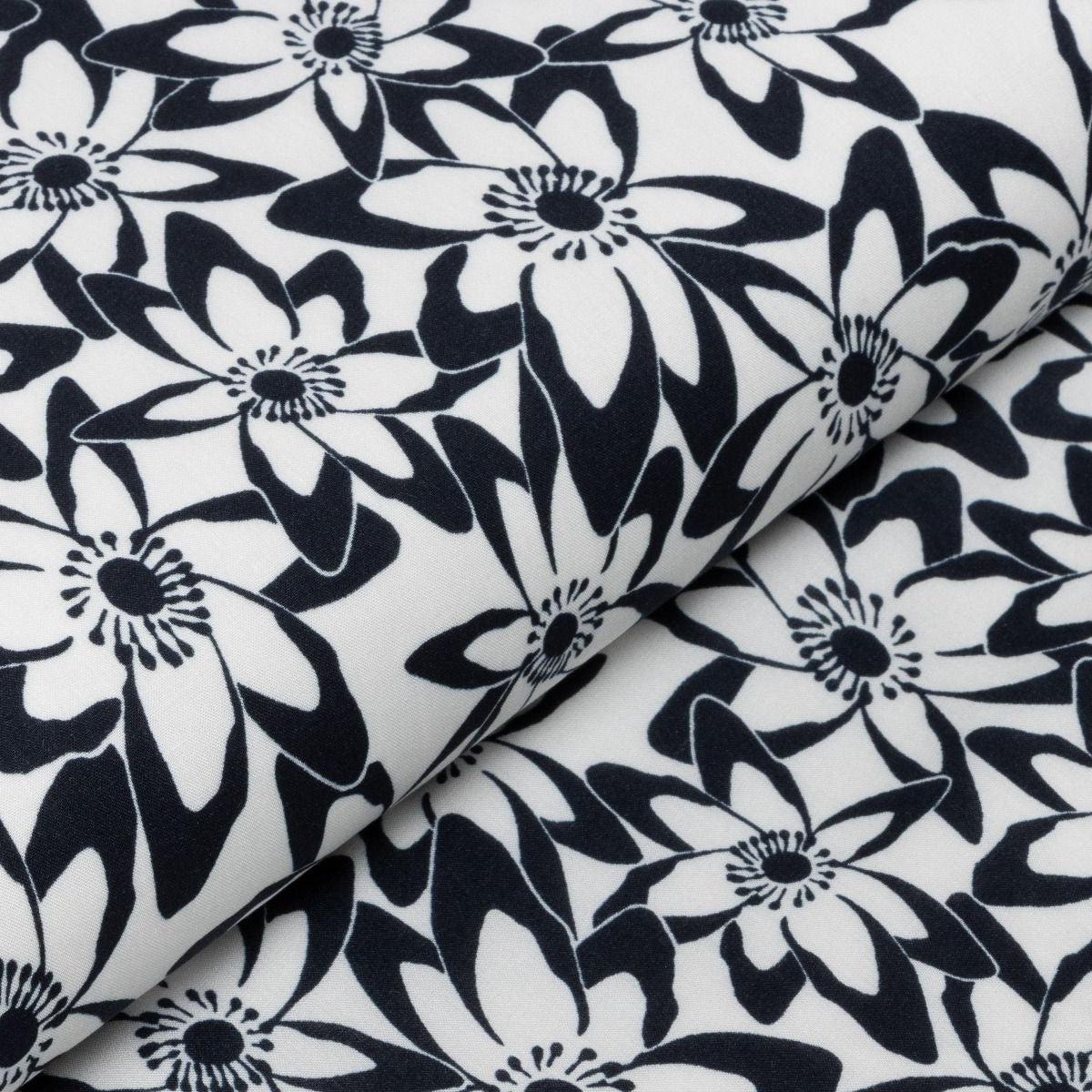 Webware Viskose - Blumenwiese - nachtblau/weiß