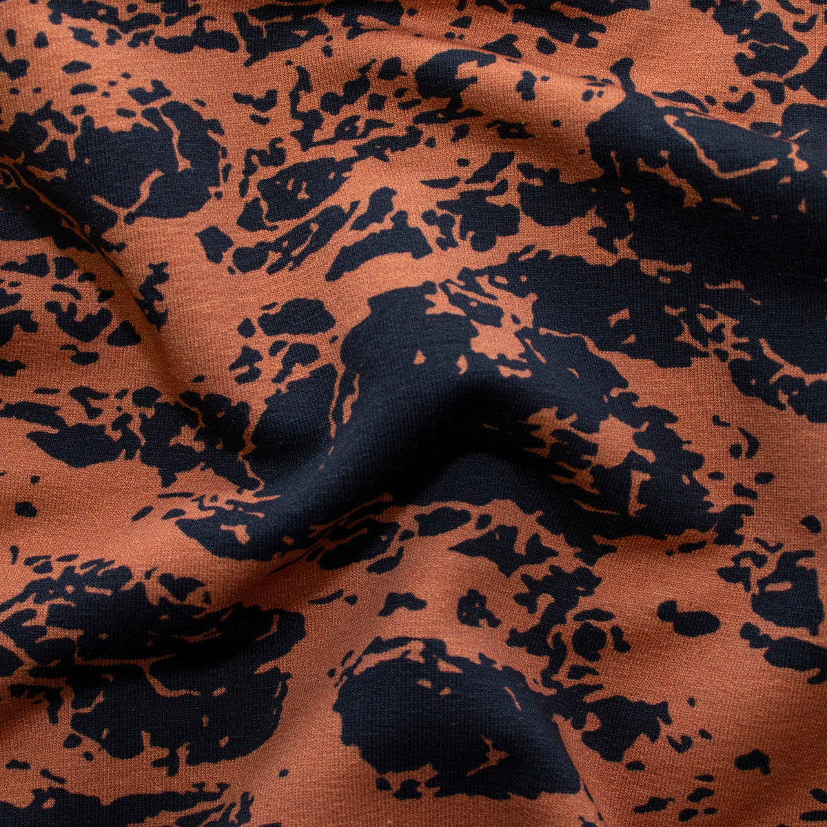 French Terry Swafing - Ola by Käselotti - abstraktes Muster - terracotta - dunkelblau