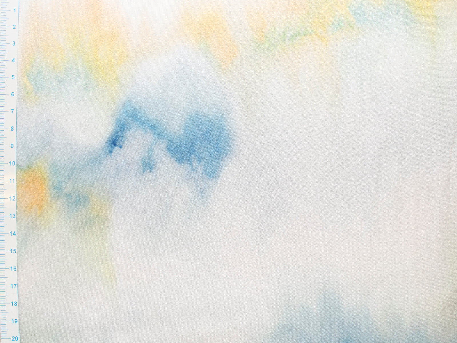 Satin minimal stretchig- Aquarell - naturweiß - blau - gelb