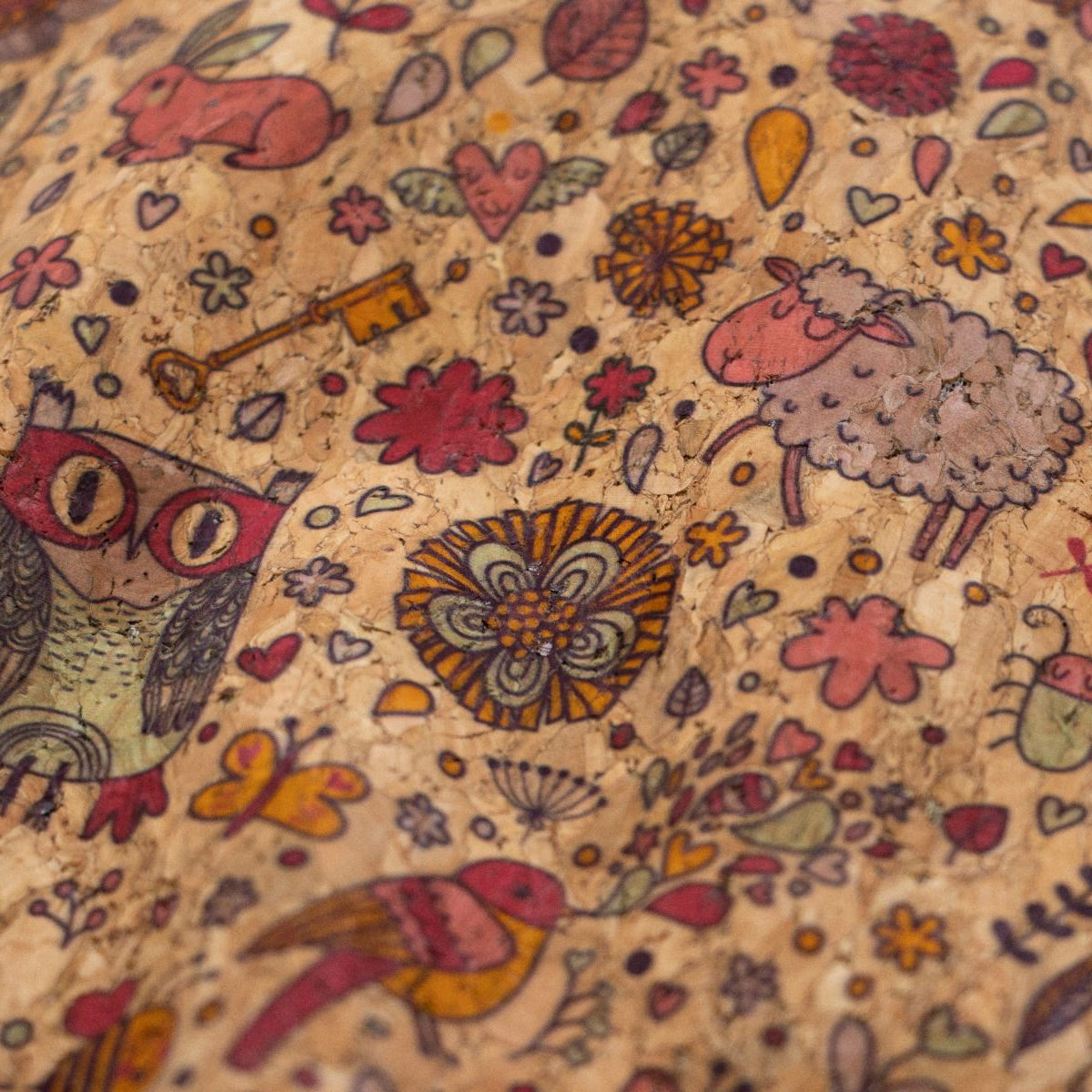 Kork Coupon ca. 50 cm x 65 cm - Eulen und andere Tiere auf Blumenwiese