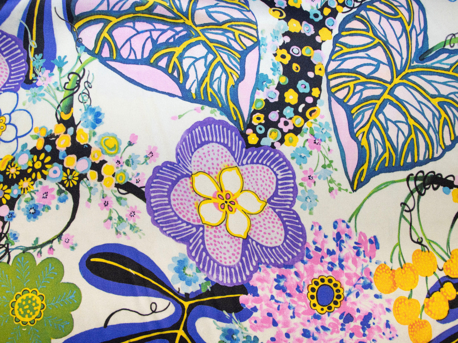 Seide Satin - Abstrakte Blumen und Blätter - wollweiß