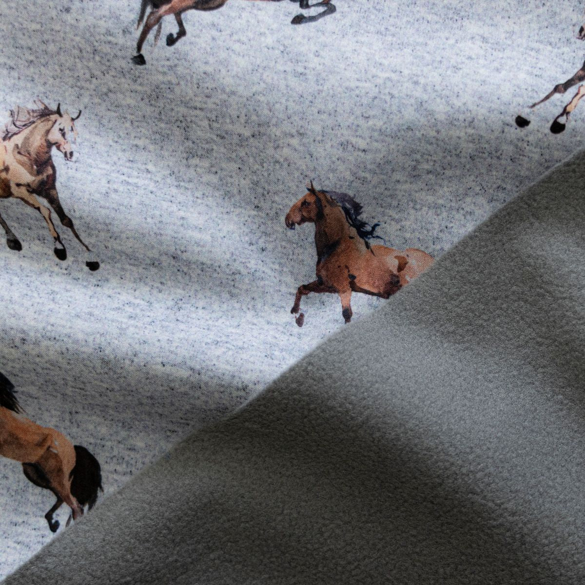 Softshell Jackenstoff - prachtvolle Pferde - meliert grau