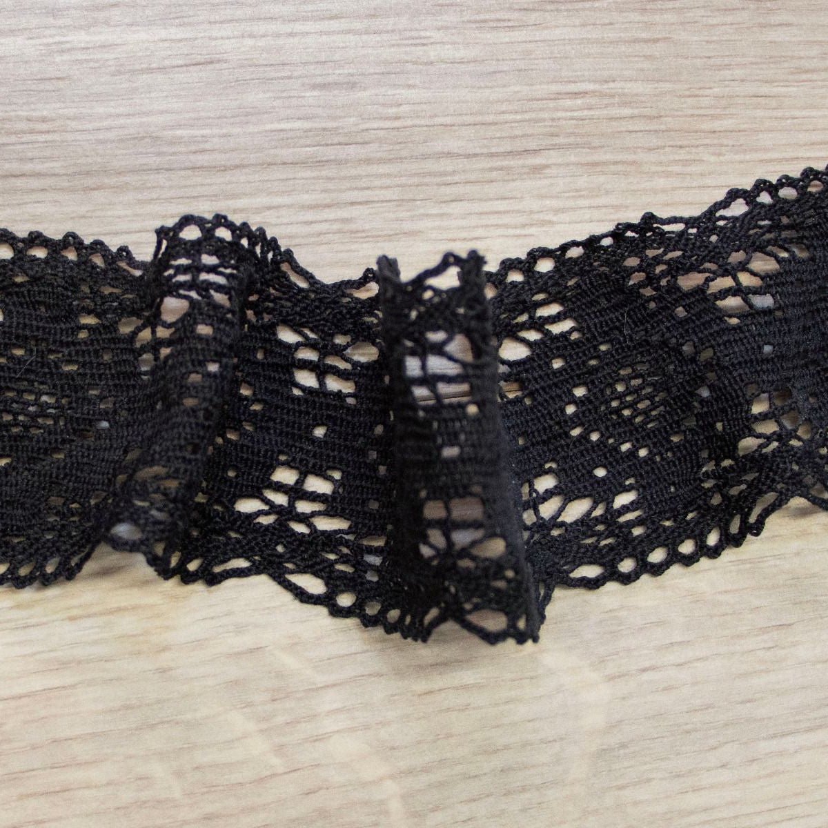 Spitzenband ca. 5,5 cm breit - schwarz