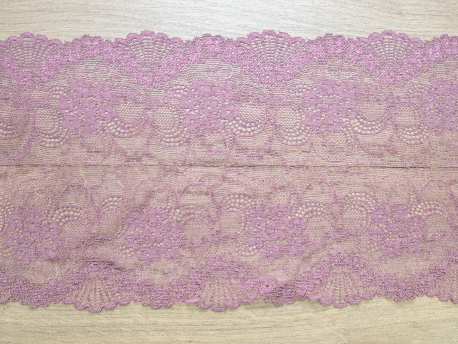 Spitzenband - 18 cm breit - Blümchen - mauve