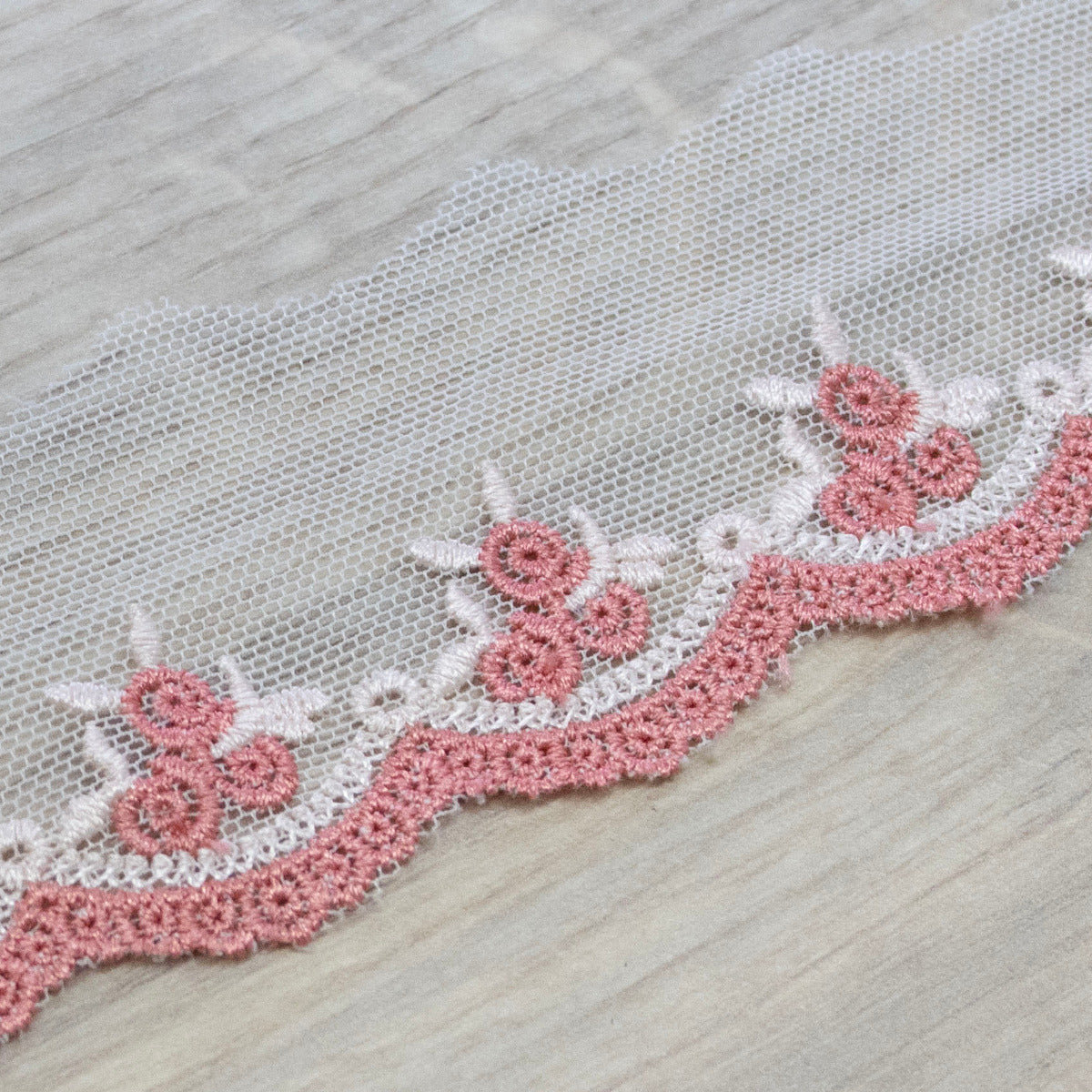 Spitzenband - ca. 4,5 cm breit - Rosen - weiß - rosa