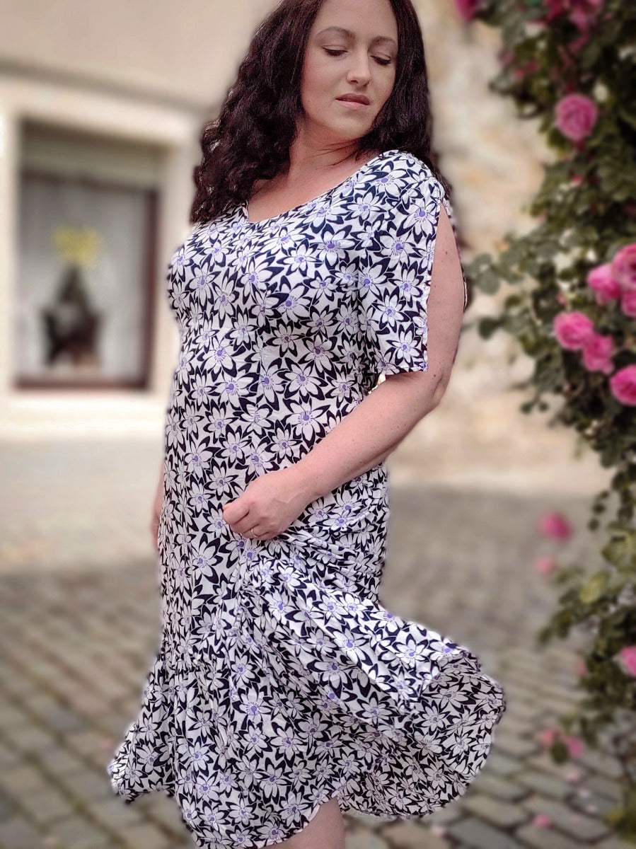 Webware Viskose - Blumenwiese - nachtblau/weiß