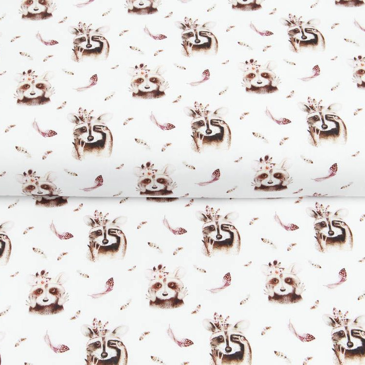 Webware Baumwolle Popeline Digitaldruck Mix Blaze Snoozy - Waschbären und Federn - weiß