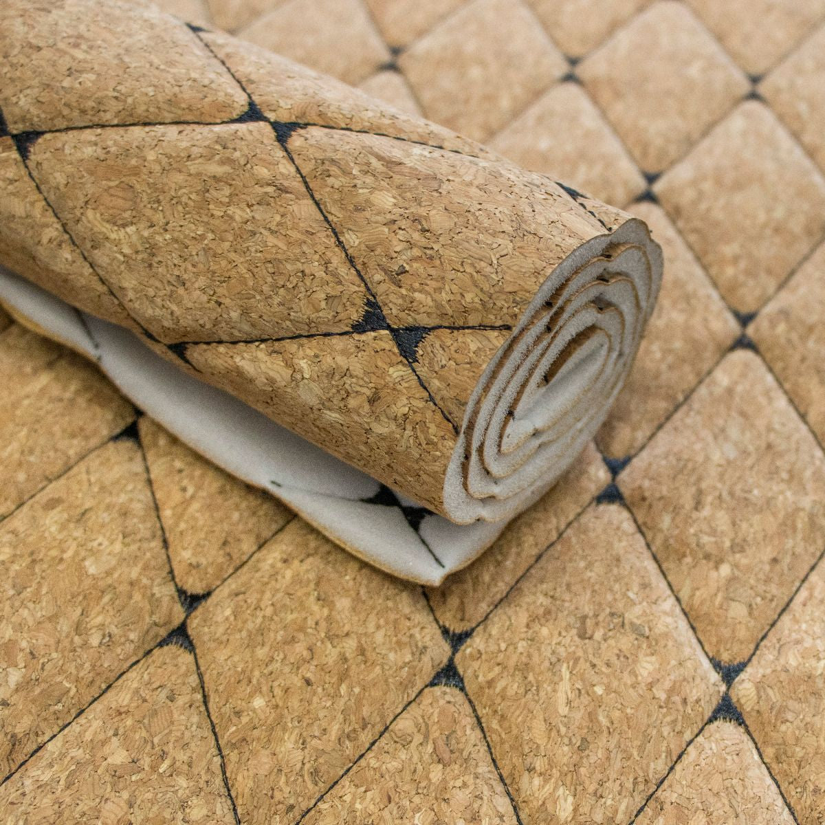 Kork Coupon ca. 50 cm x 65 cm - großes Rautenmuster nahtgesteppt - schwarz