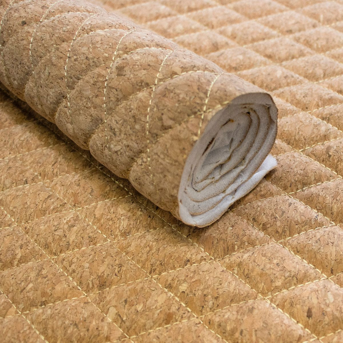 Kork Coupon ca. 50 cm x 65 cm - Rautenmuster nahtgesteppt - gold