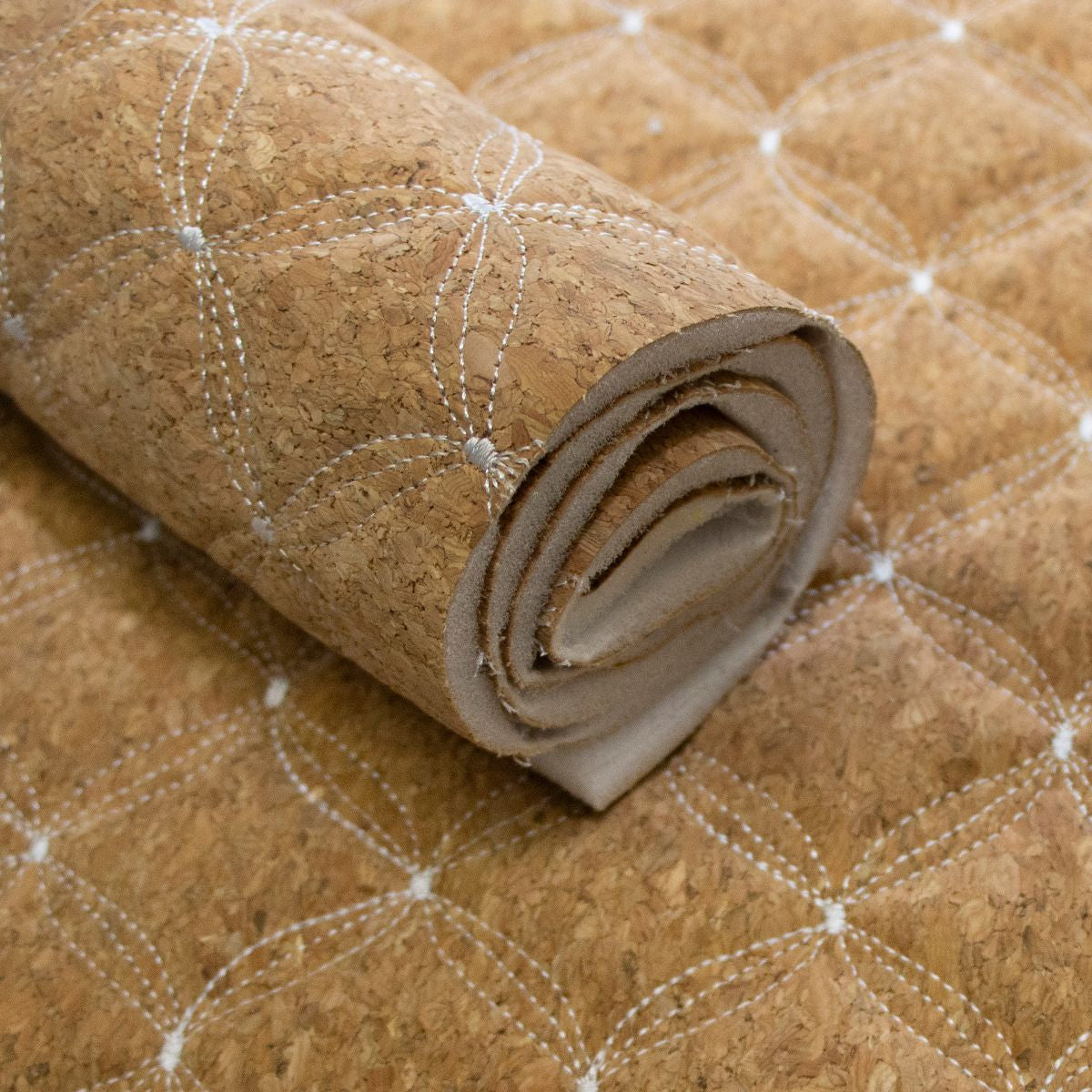 Kork Coupon ca. 50 cm x 65 cm - Karo Muster nahtgesteppt - weiß