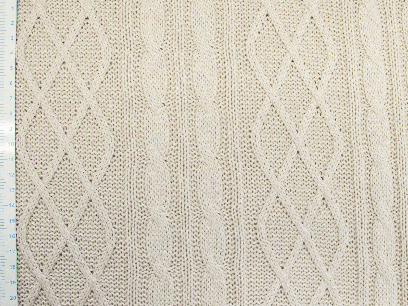 Strickstoff Big Knit mit Waben- und Zopfmuster