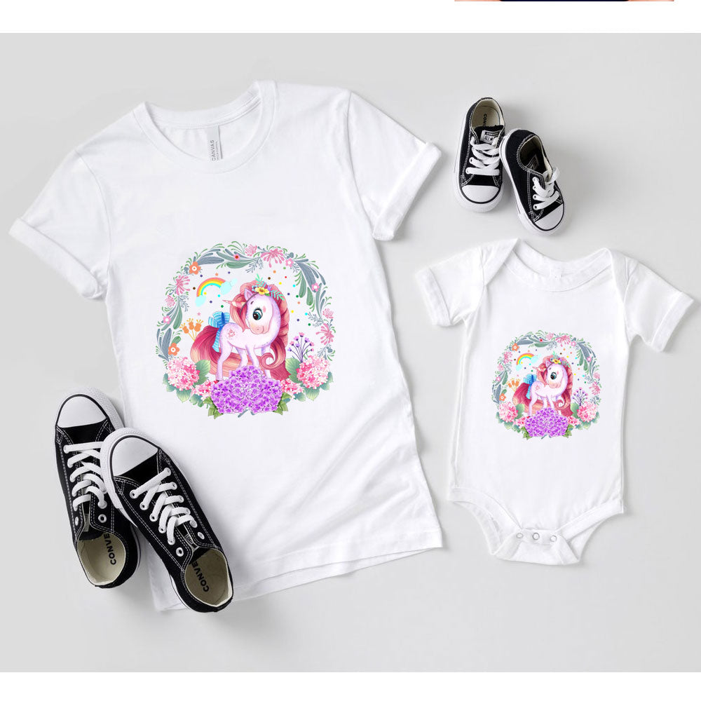 Transfer-Applikation zum Aufbügeln - verträumtes Einhorn im Blumenfeld