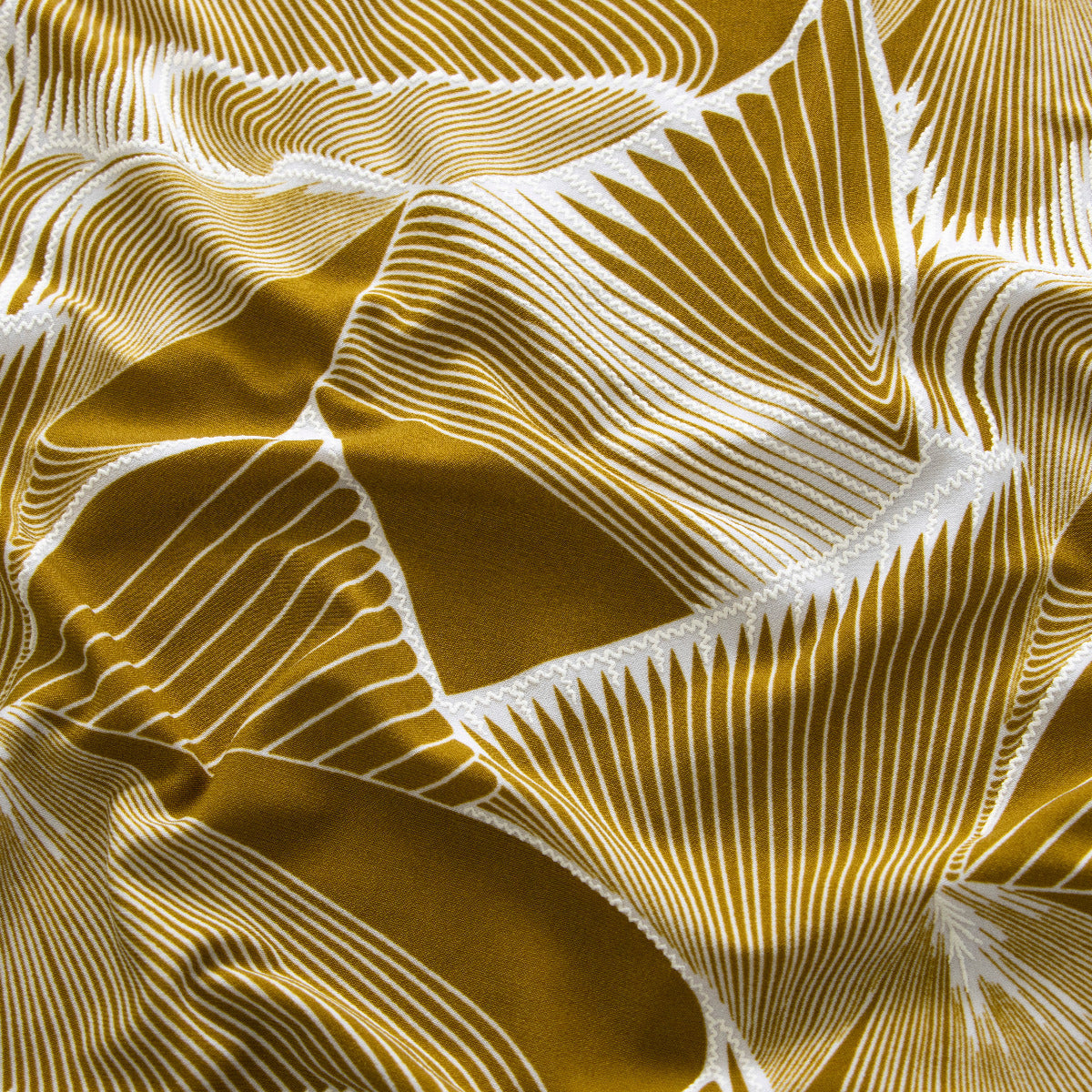 Jersey Polyester mit Flockdruck - verrückte Dreiecke - ocker