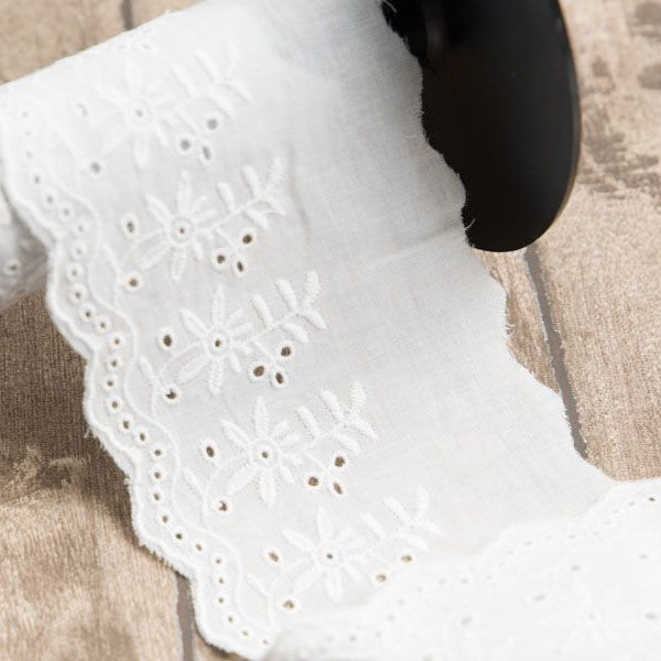 Spitze Broderie Baumwolle ca. 90mm - Blumen und Blätter