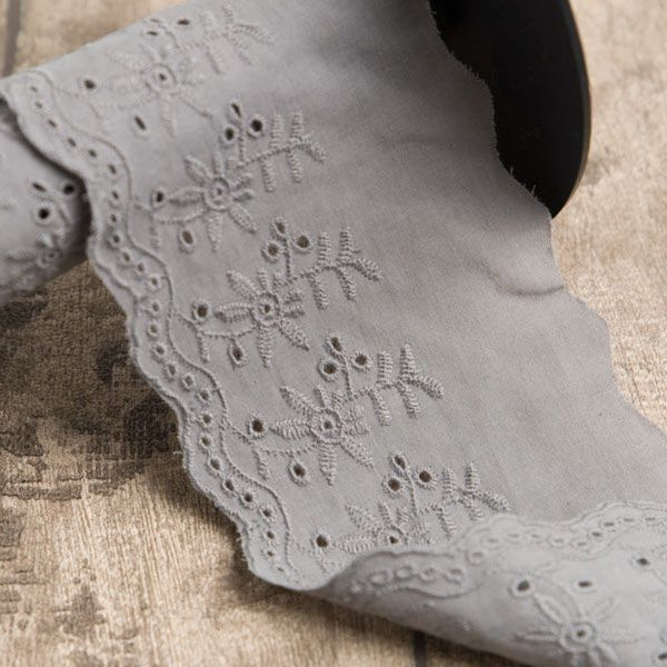 Spitze Broderie Baumwolle ca. 90mm - Blumen und Blätter