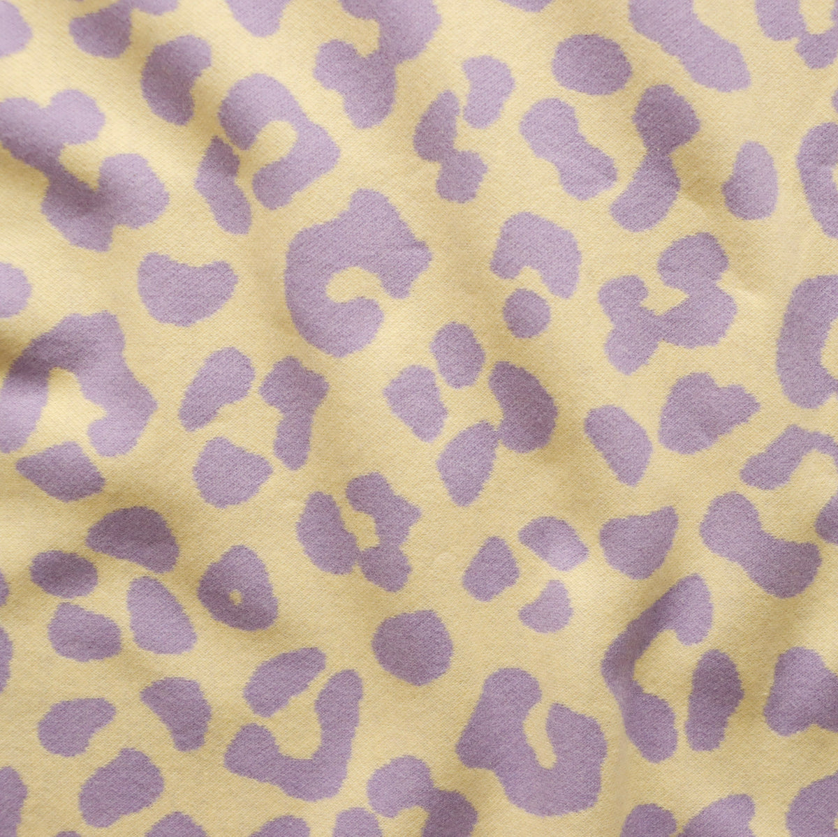 Eigenproduktion Jacquard - Sweat gebürstet - Leo - flieder - hellgelb
