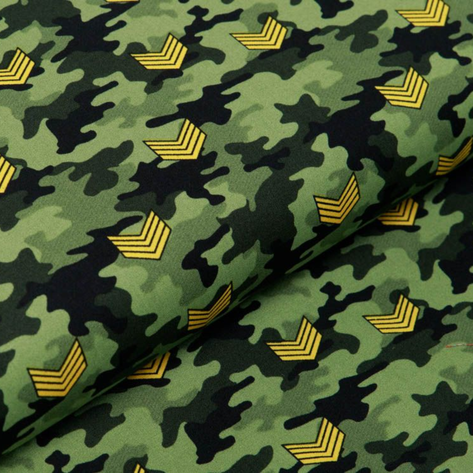 Webware_Baumwolle_Popeline_-_Army-Patches_auf_Camouflage