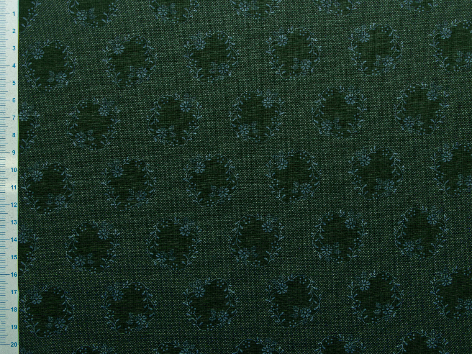 Webware Baumwolle Renforcé mercerisiert für Trachten - Blumenranken/ Punkte - dunkelgrün