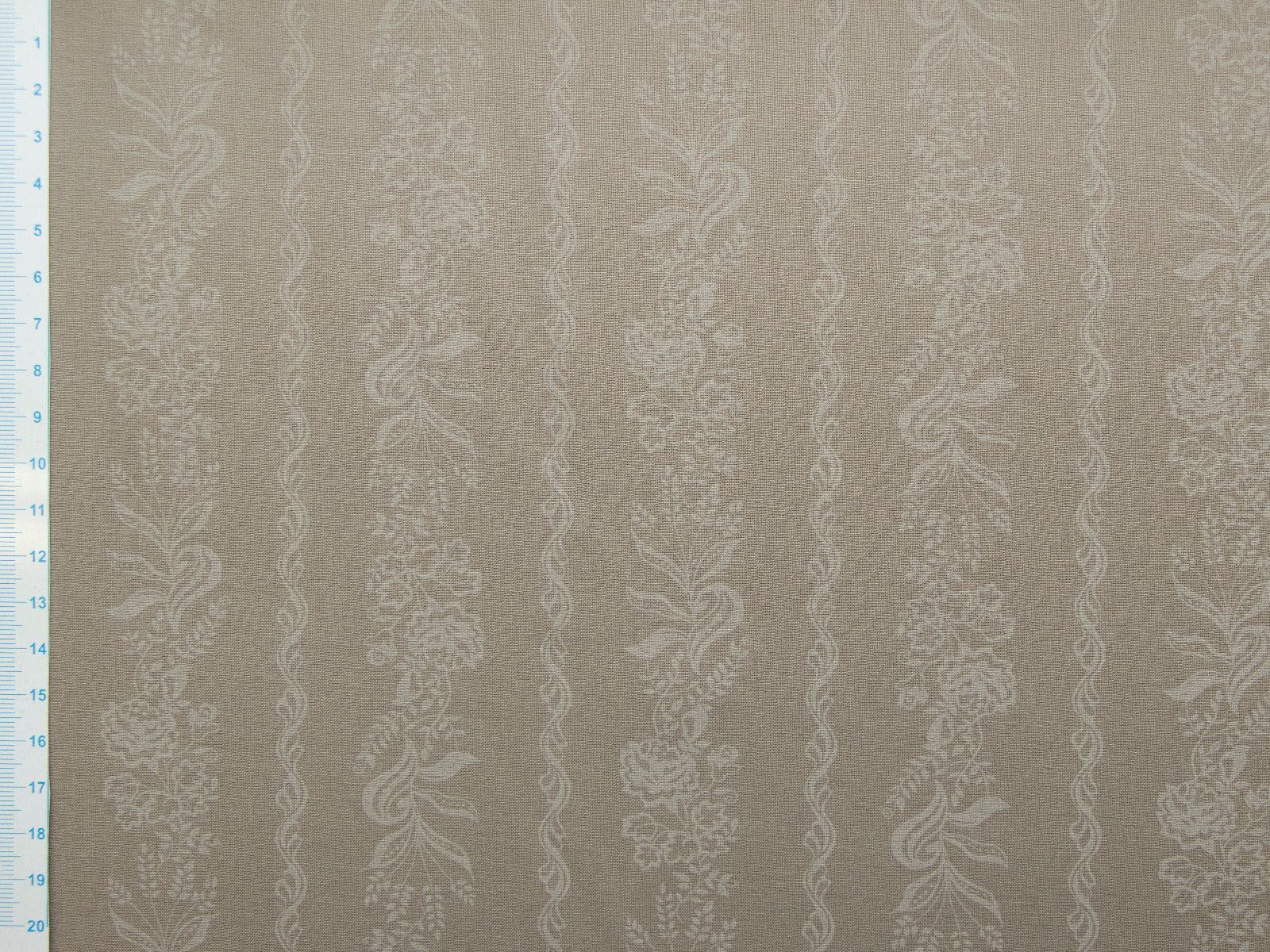 Webware Baumwolle Renforcé mercerisiert für Trachten - blumige Ranken - beige