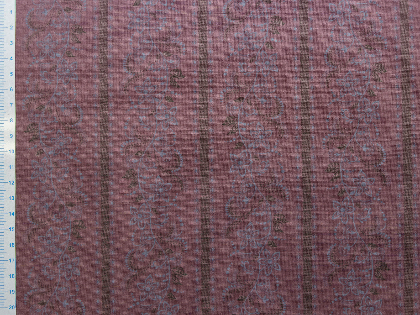 Webware Baumwolle Renforcé mercerisiert für Trachten - gestreifte Blütenstränge - altrot